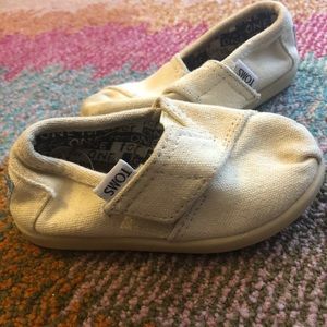 Toddler white Toms shoes